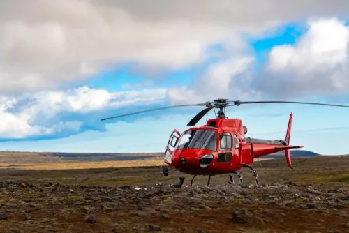 Roter Helikopter nach der Landung