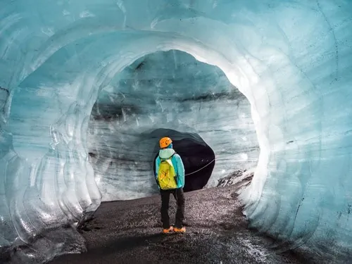 Blauer Eistunnel der Katla-Eishöhle