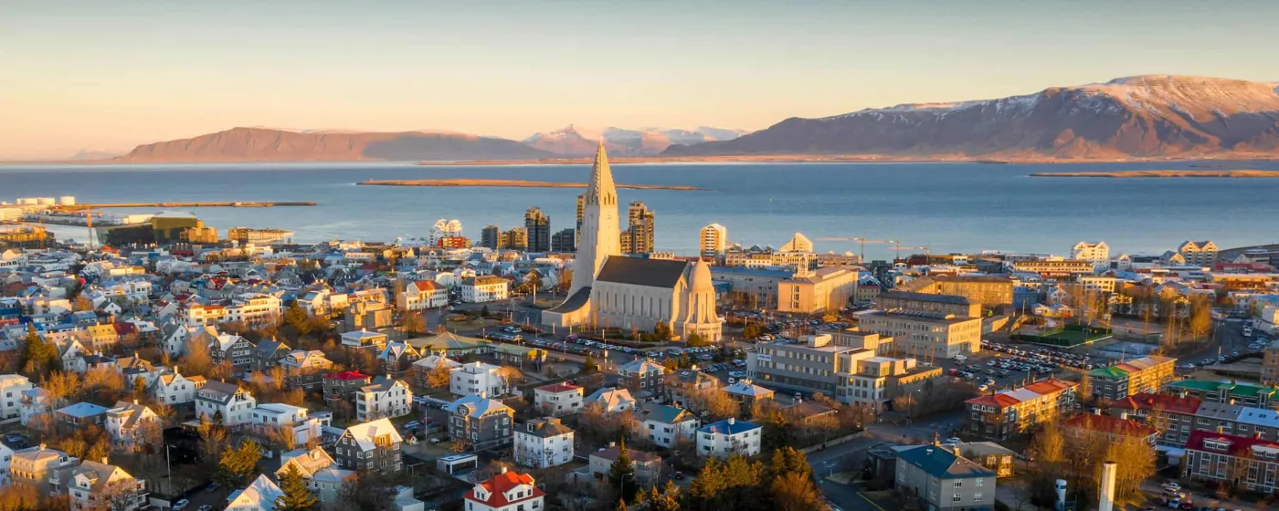 Blick über Reykjavík mit der Hallgrímskirkja