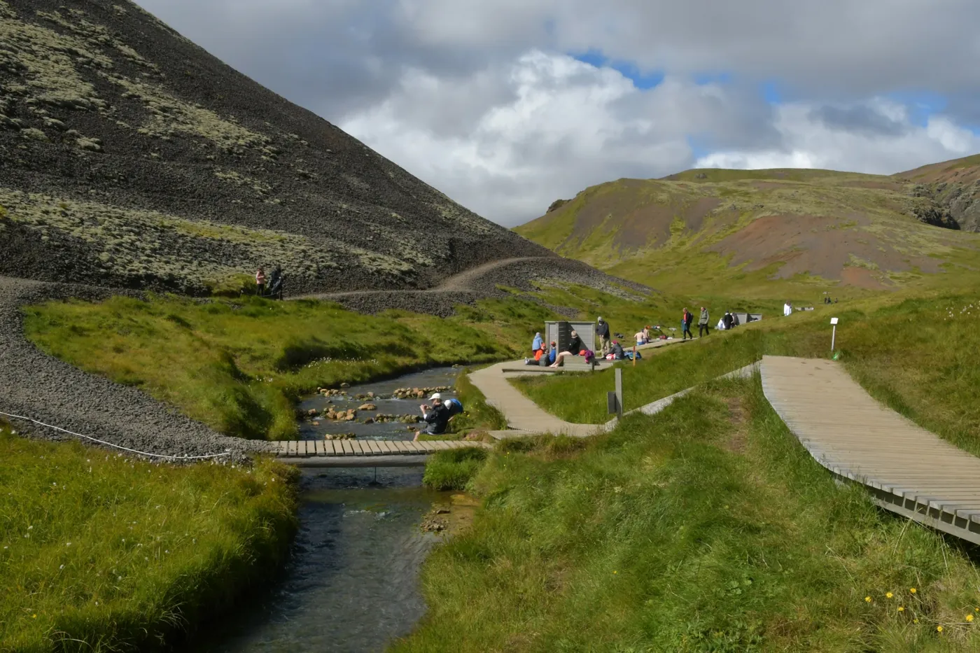 Badestelle am heißen Fluss im Tal Reykjadalur