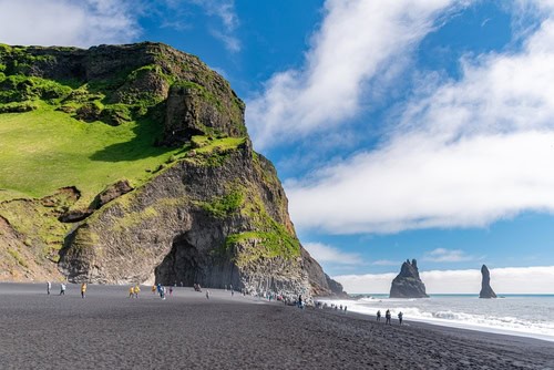 Strand von Reynisfjara in der Nähe von Vik im Süden Islands
