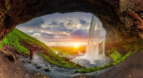 Naturhöhle am Wasserfall Seljalandsfoss, Island
